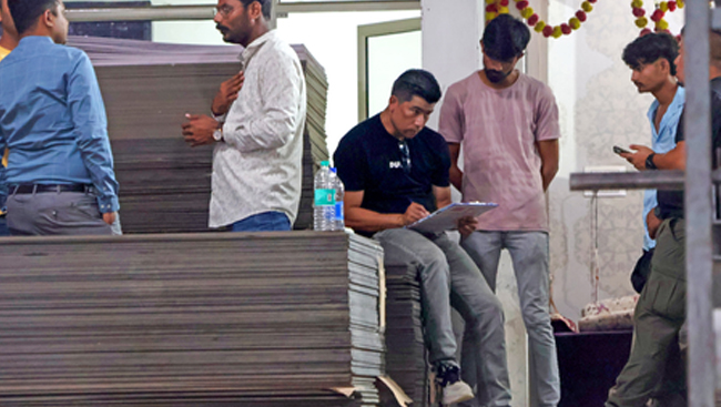 Honeymoon murder case: Meghalaya Police question Sonam, Raja Raghuvanshi's families in Indore (Ld)